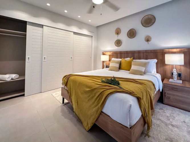 4 Bedroom Beach Penthouse w Private Rooftop