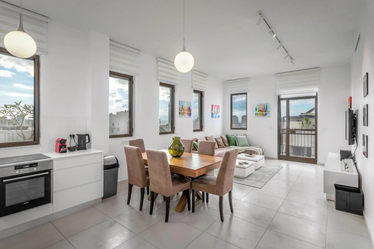 Modern & Bright 3 BDR close to the beach