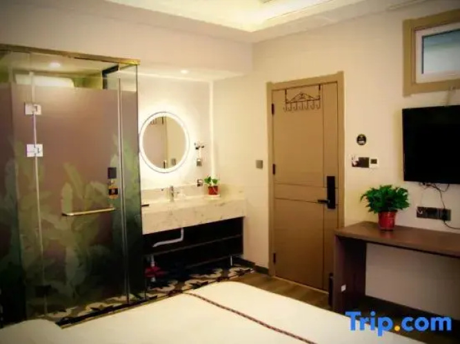 Taihua Lotus House B&B