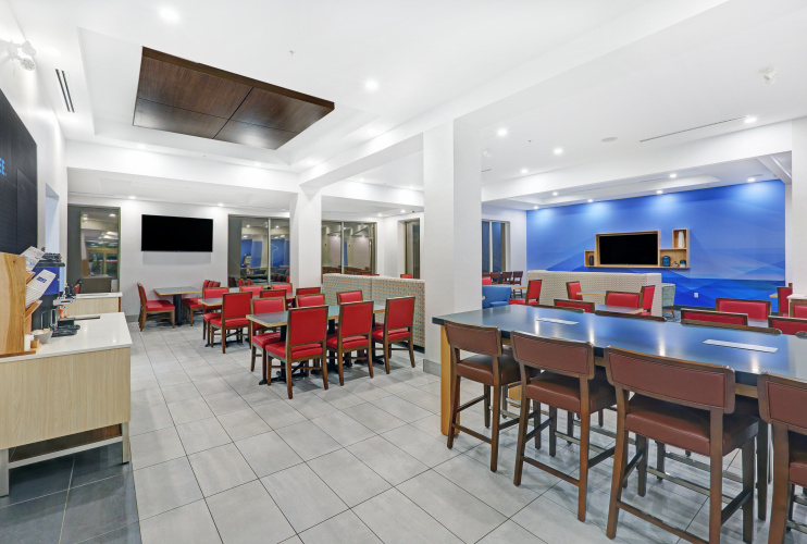 Holiday Inn Express & Suites Woodstock South photo 28