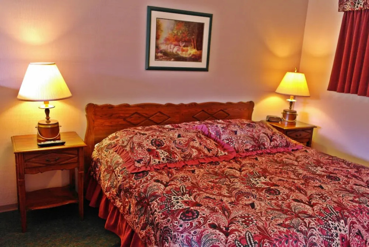 Colonial 900 Motel