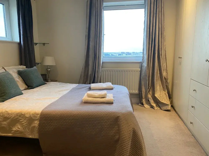 2 Bed Flat - Sleeps 4 - Parking - Wifi