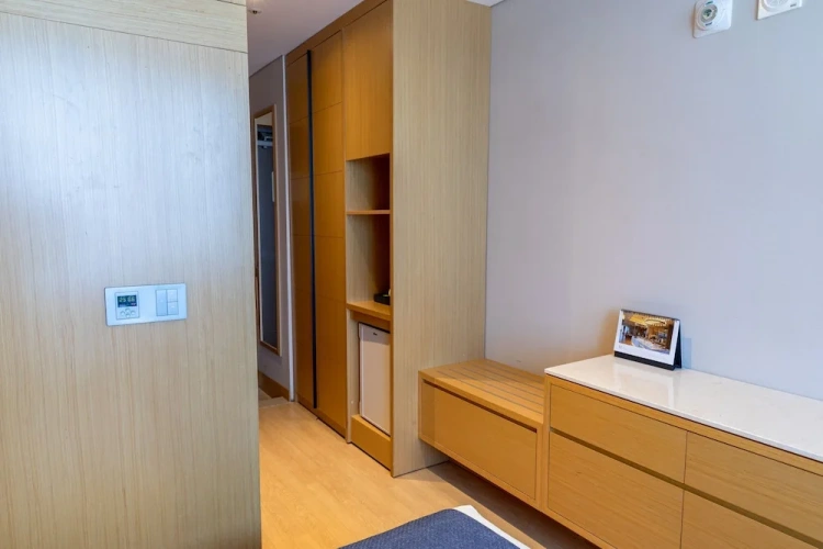 Standard Twin room with city view