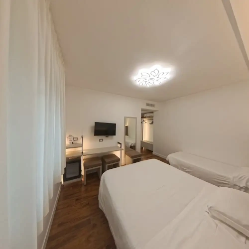 Standard Triple room with balcony