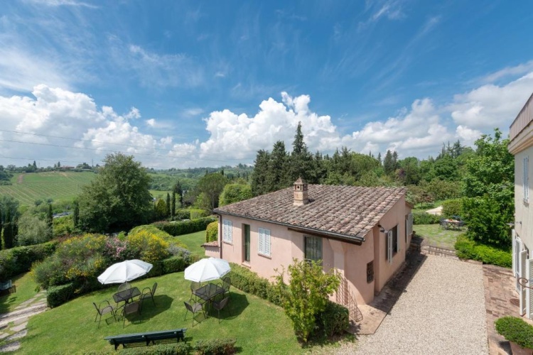 2 Bedrooms Villa