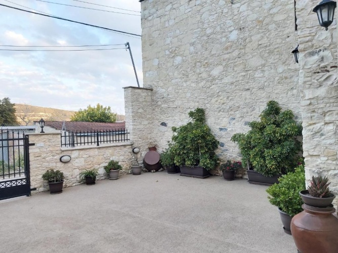 2 Bedrooms Apartment with mountain view