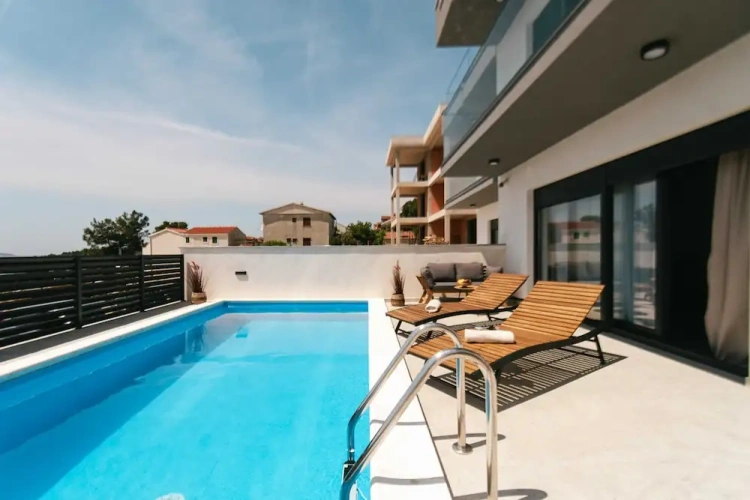 3 Bedrooms Villa