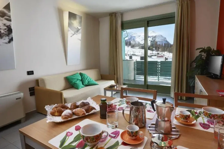 1 Bedroom Double Apartment with mountain view
