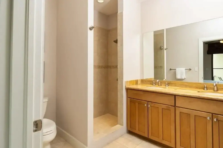 3-Bedroom, 2-Bath Condo Overlooking Pool