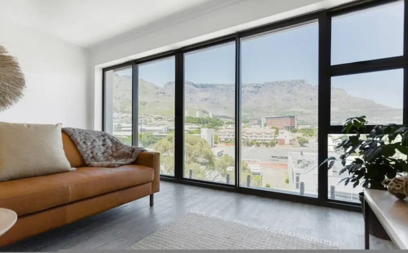 Designer 3 Peaks Apt Stunning Table Mountain Views