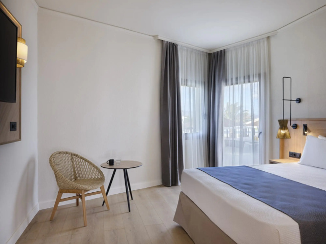 Standard Double room with inland view