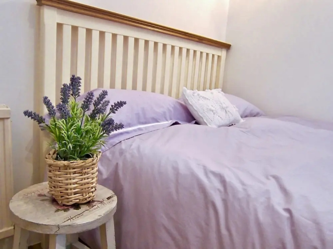 Light and Open 2 Bedroom Flat by Gloucester Road