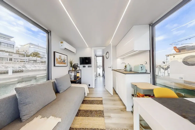 Comfort room