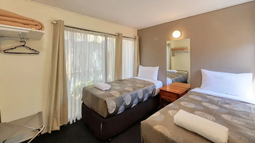 Executive Hideaway Motel