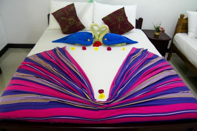 Standard Triple room