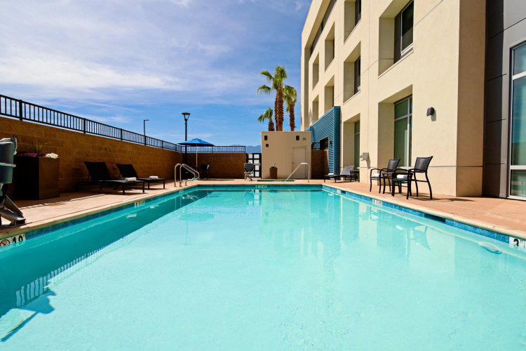 Holiday Inn Express & Sts Palm Desert - Millennium photo 16