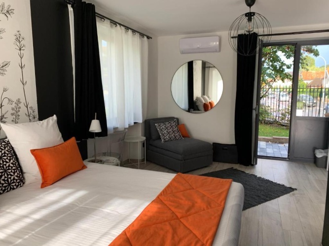 Standard Triple room with garden view