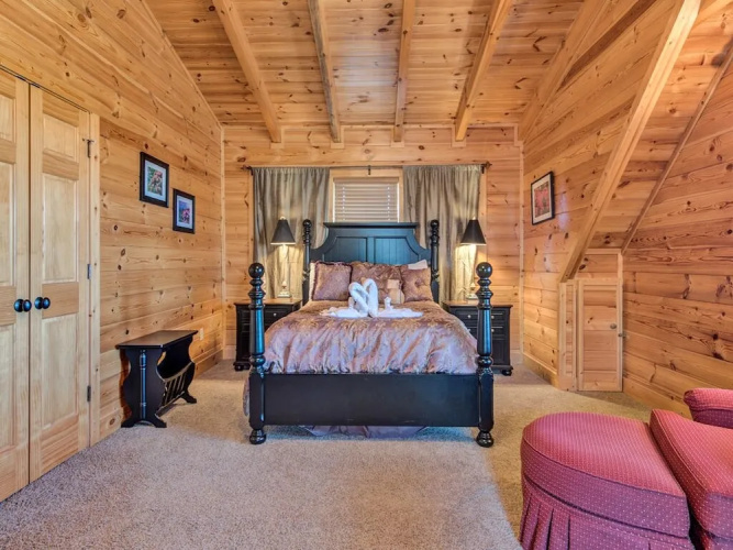 Misty Mountain Hideaway - Three Bedroom Cabin
