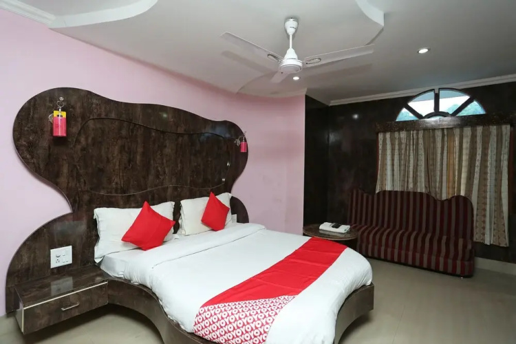 Hotel Benjamin by OYO Rooms
