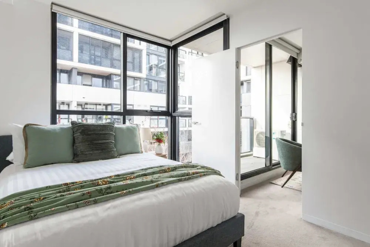 Modern 2BR Apt by the Yarra River