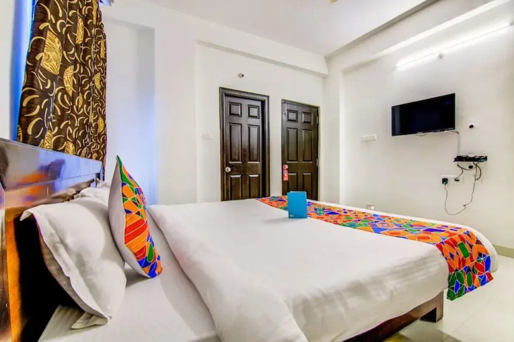 Flora Vihaan By FabHotel