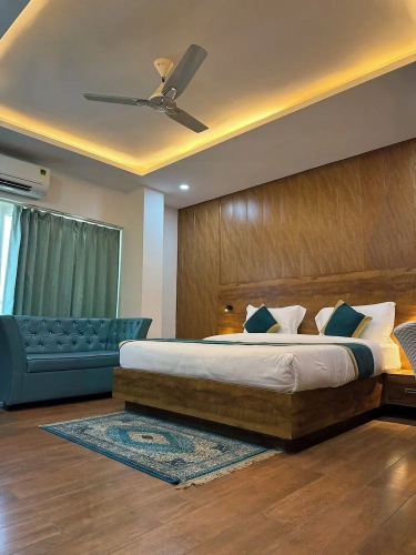 Standard Club room with balcony