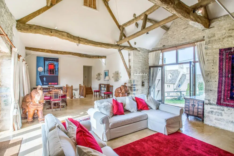 Classical Cotswolds Barn Conversion by Nature Rese
