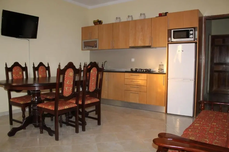 3 Bedrooms Apartment