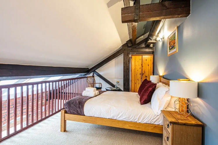 Victoria Quays Loft Apt - Free Parking