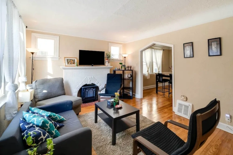 2 Bedrooms Apartment