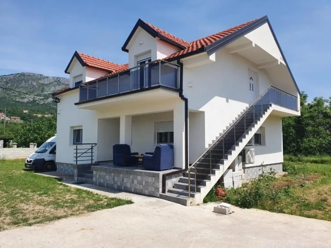 3 Bedrooms Apartment
