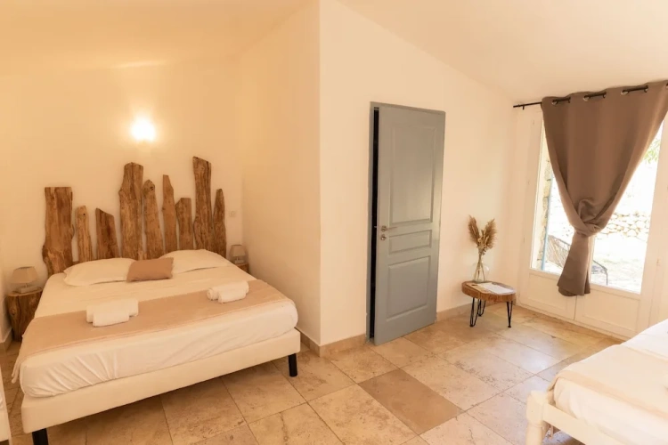 Standard Triple room