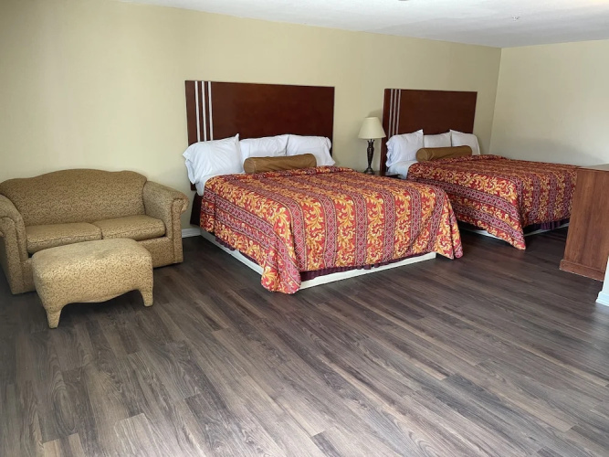 Riviera Inn & Suites