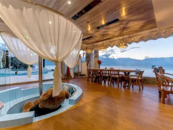 Queting Lake View Inn