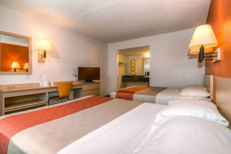 Motel 6 Costa Mesa, CA