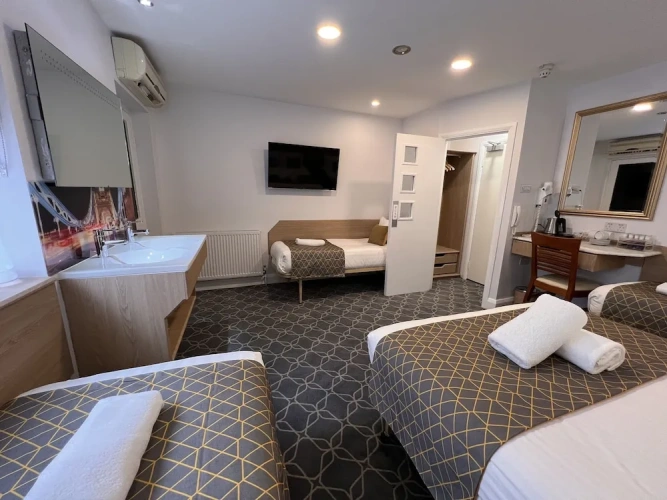 5 Bedrooms Standard room