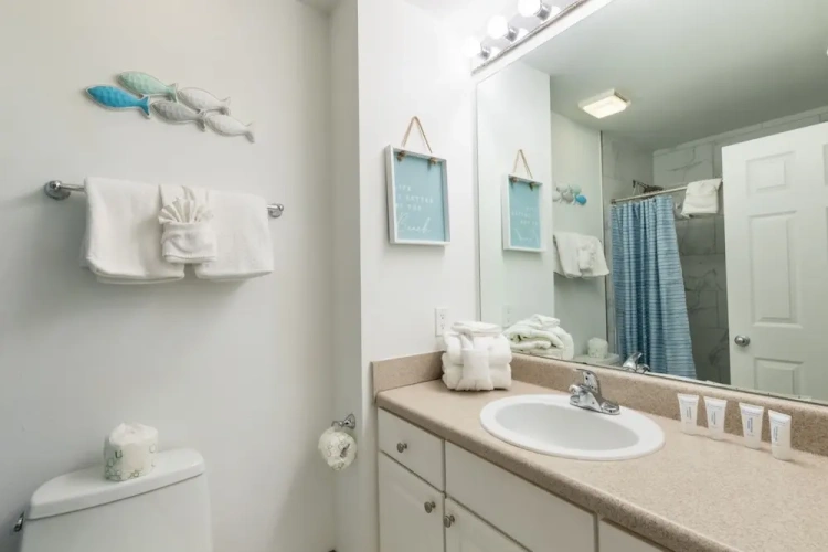 3 Bedrooms Comfort room