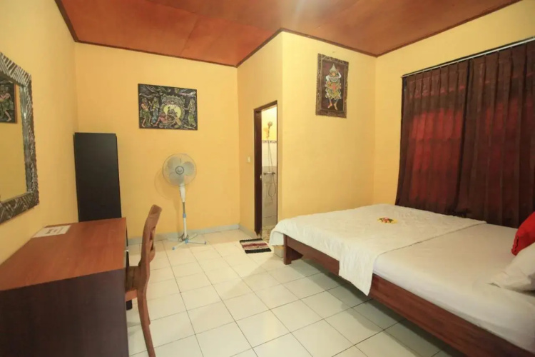 Liang House and Hostel