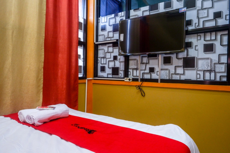 RedDoorz Syariah near Exit Toll Ngemplak Solo
