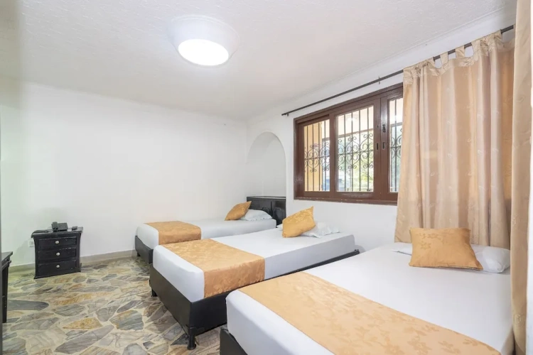 Standard Triple room