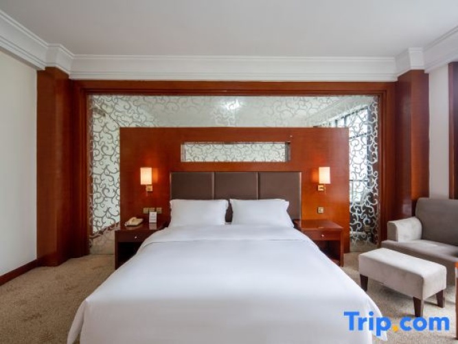 1 Bedroom Business Suite