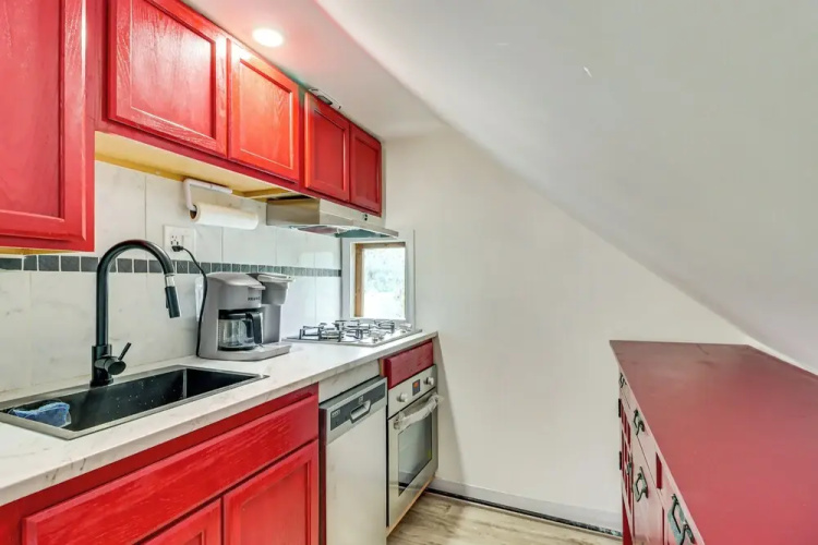 Walkable Abode in Stroudsburg's Business District!