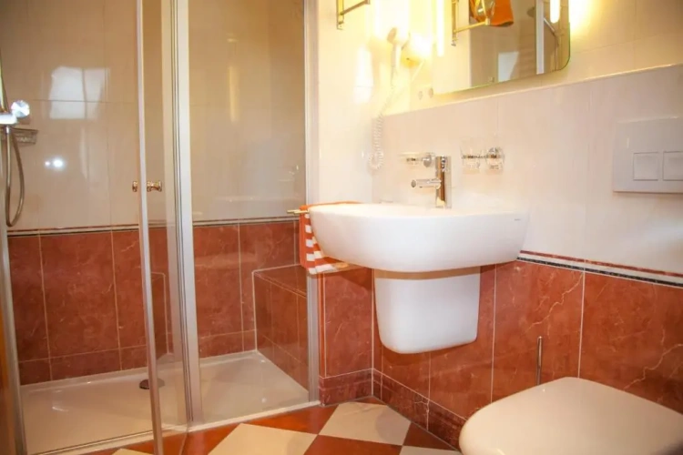 Comfort room