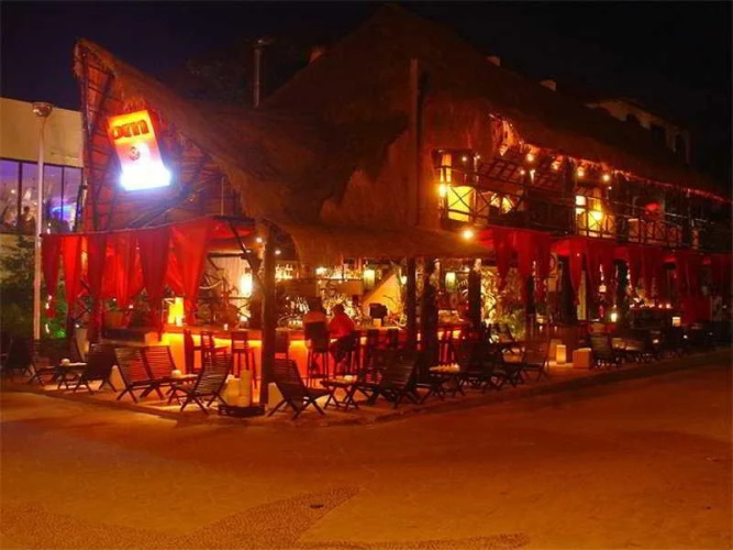 Om Hotel & Lounge-Bar
