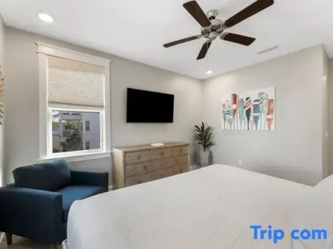 5 Bedrooms Apartment