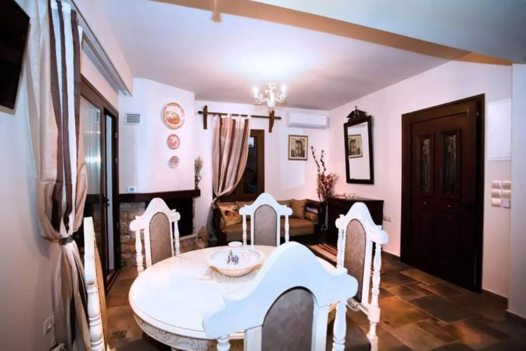 Nikis Seaside House