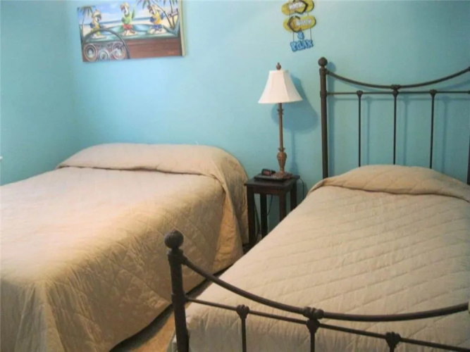 Drayton 402 - 3 Br Condo