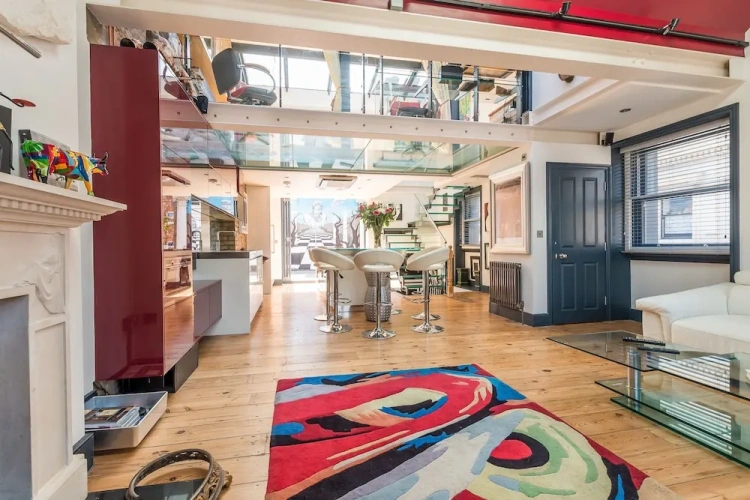 3 Bedrooms Luxury Penthouse room with balcony and with city view