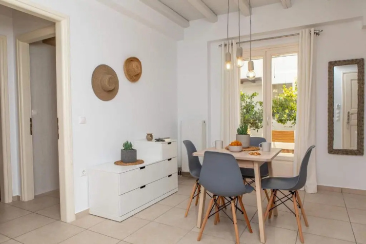 Sorokos Suite 8