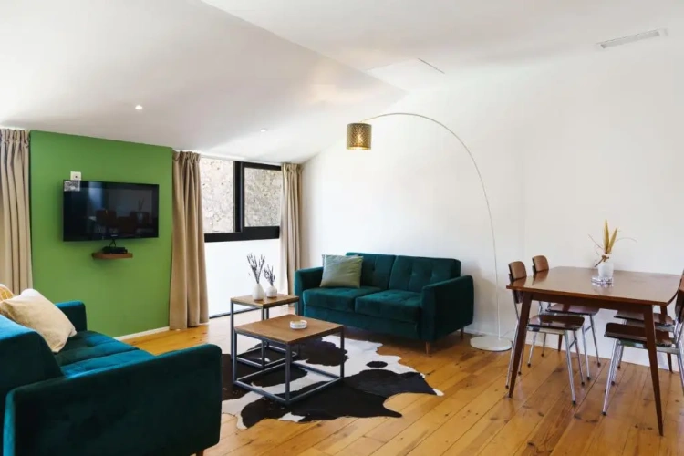 2 Bedrooms Apartment